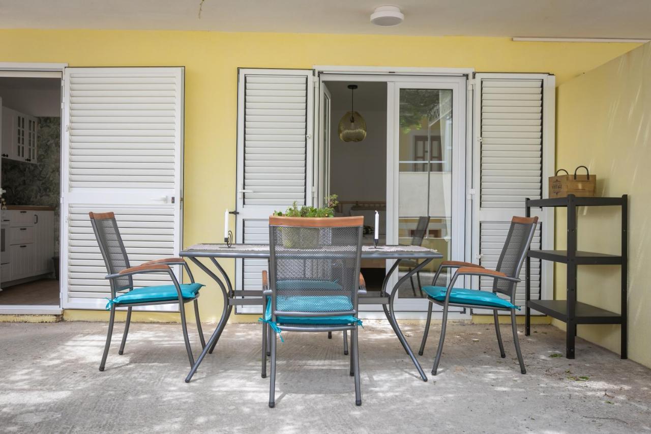 La Casa Di Nonno Apartamento Milna  Exterior foto